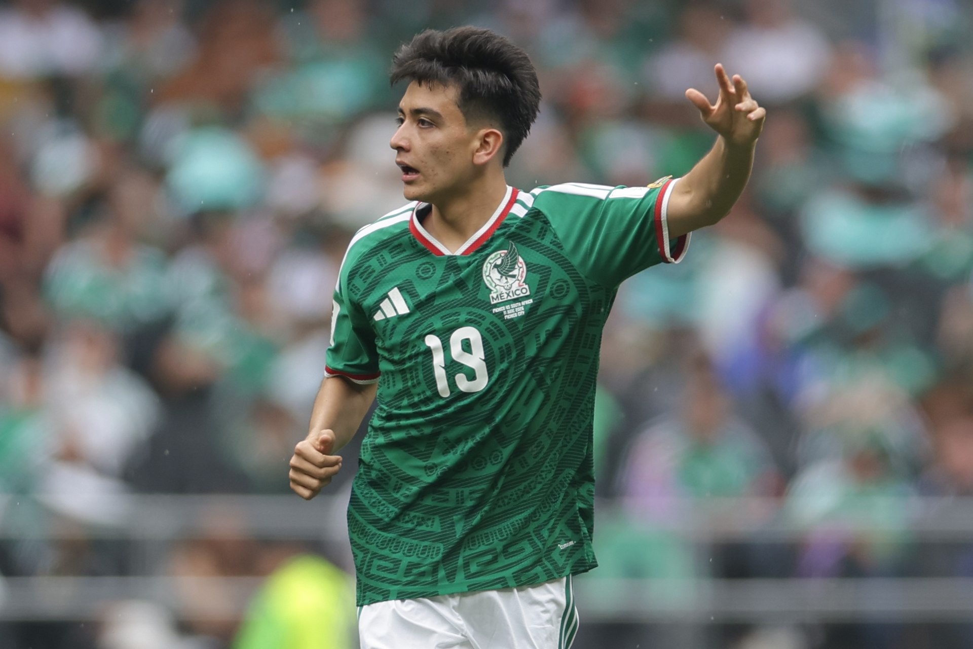 Gilberto Mora, el futbolista mexicano más joven en jugar un Mundial Gilberto Mora, el futbolista mexicano más joven en jugar un Mundial