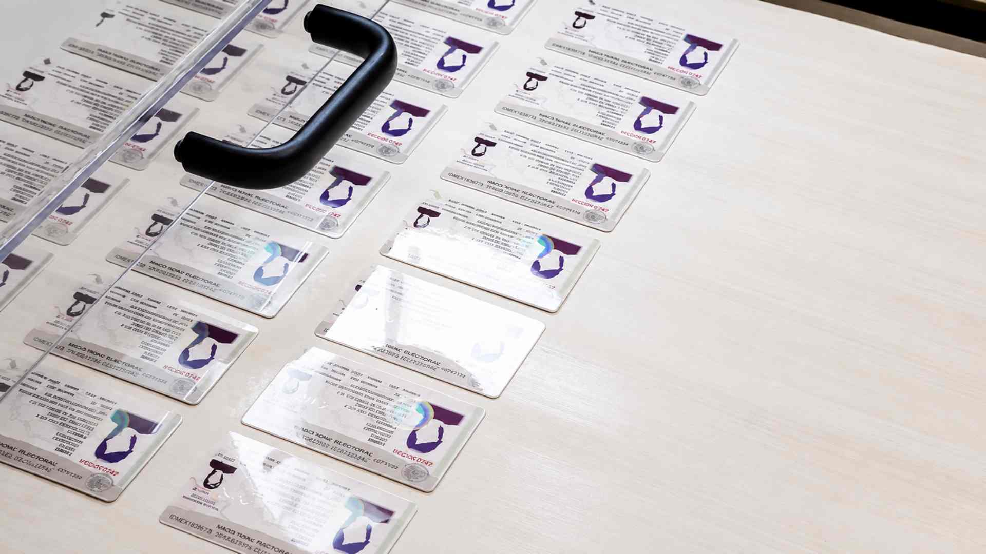 INE presenta nueva credencial con 25 medidas de seguridad e inclusión INE presenta nueva credencial con 25 medidas de seguridad e inclusión