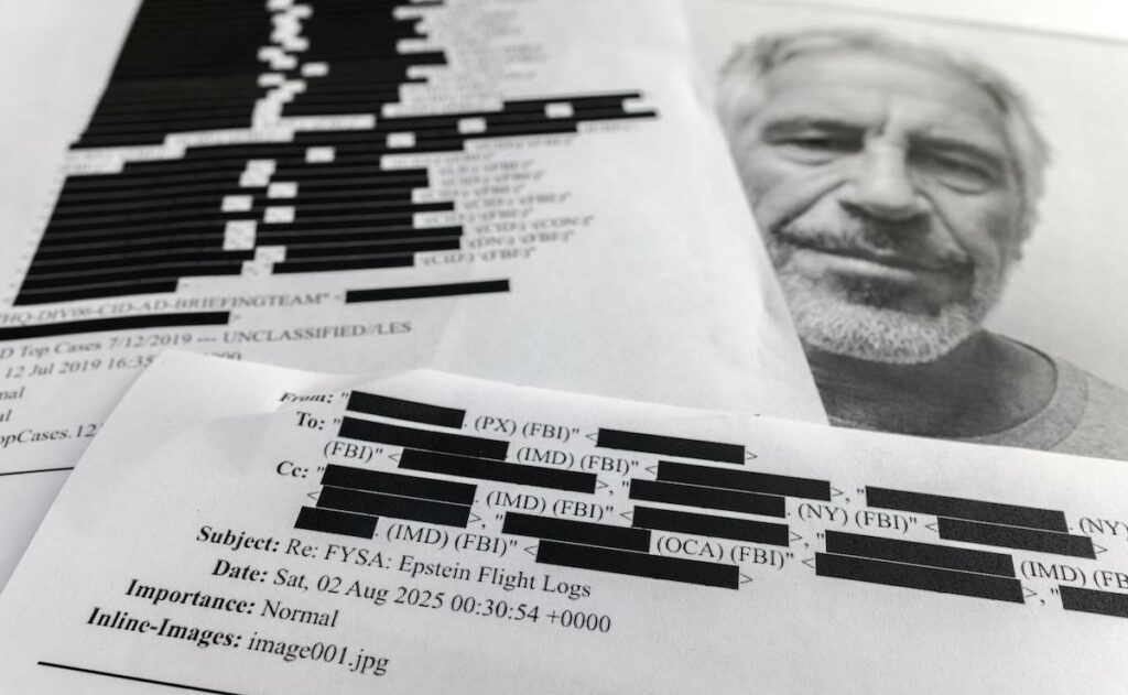 Instalan en Washington sala de lectura con millones de archivos Epstein