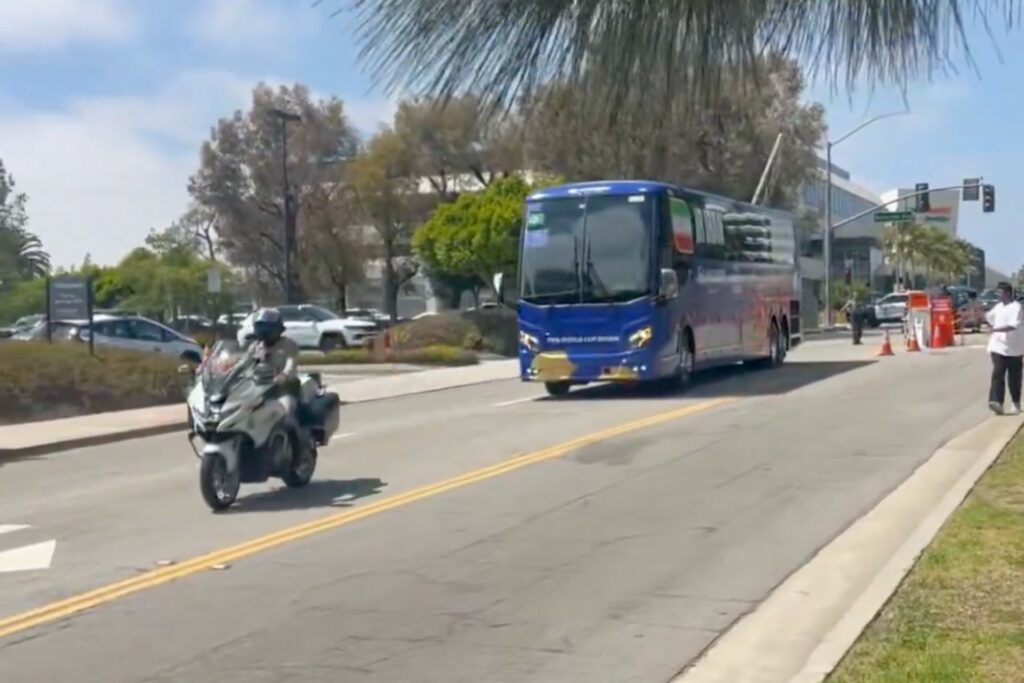 Irán aterriza en Estados Unidos con seguridad extrema para su debut mundialista