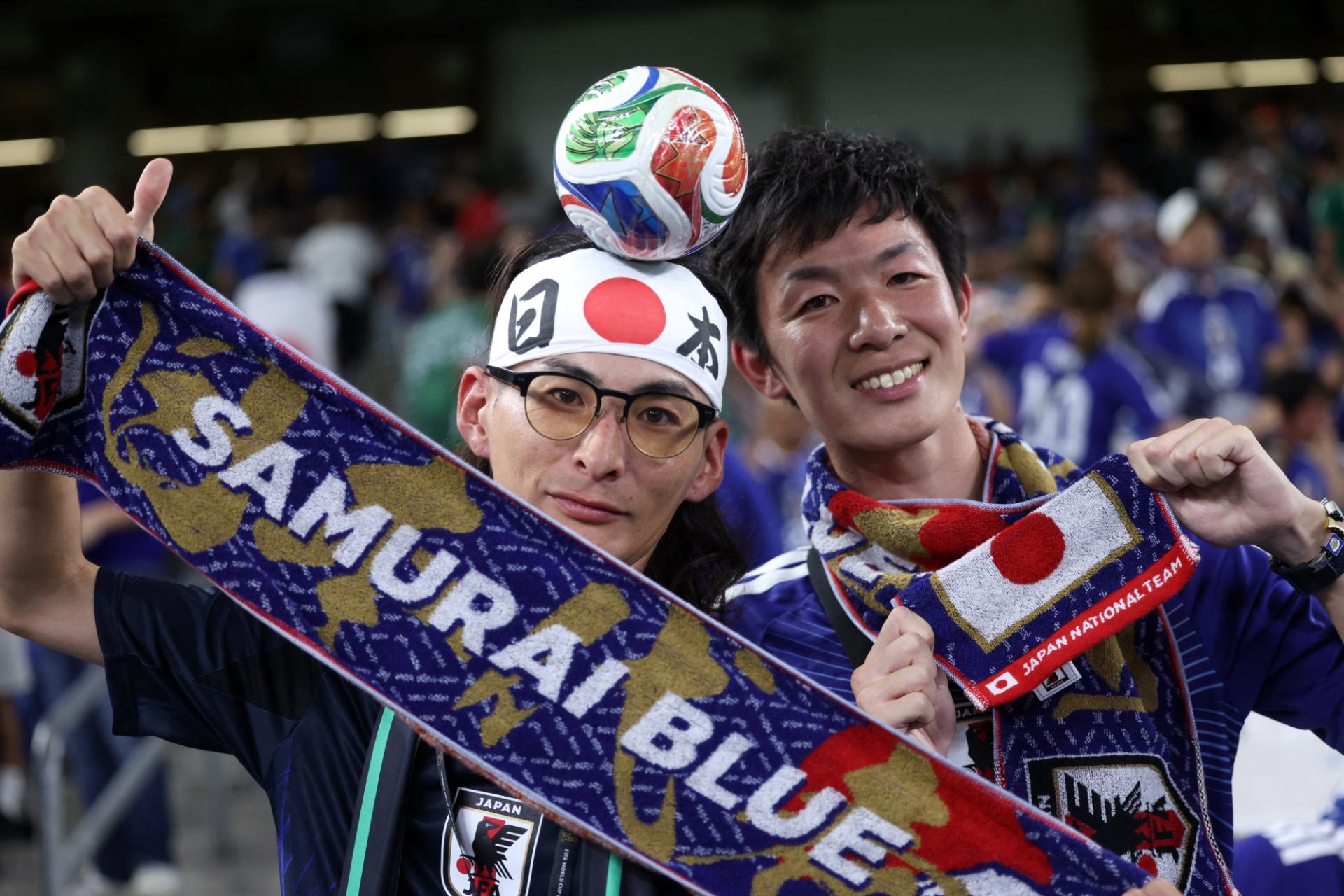 Aficionados de Japón limpian el Estadio Monterrey tras golear a Túnez en el Mundial 2026