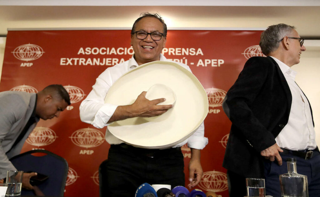 Ordenan juicio oral contra Roberto Sánchez antes de la segunda vuelta en Perú