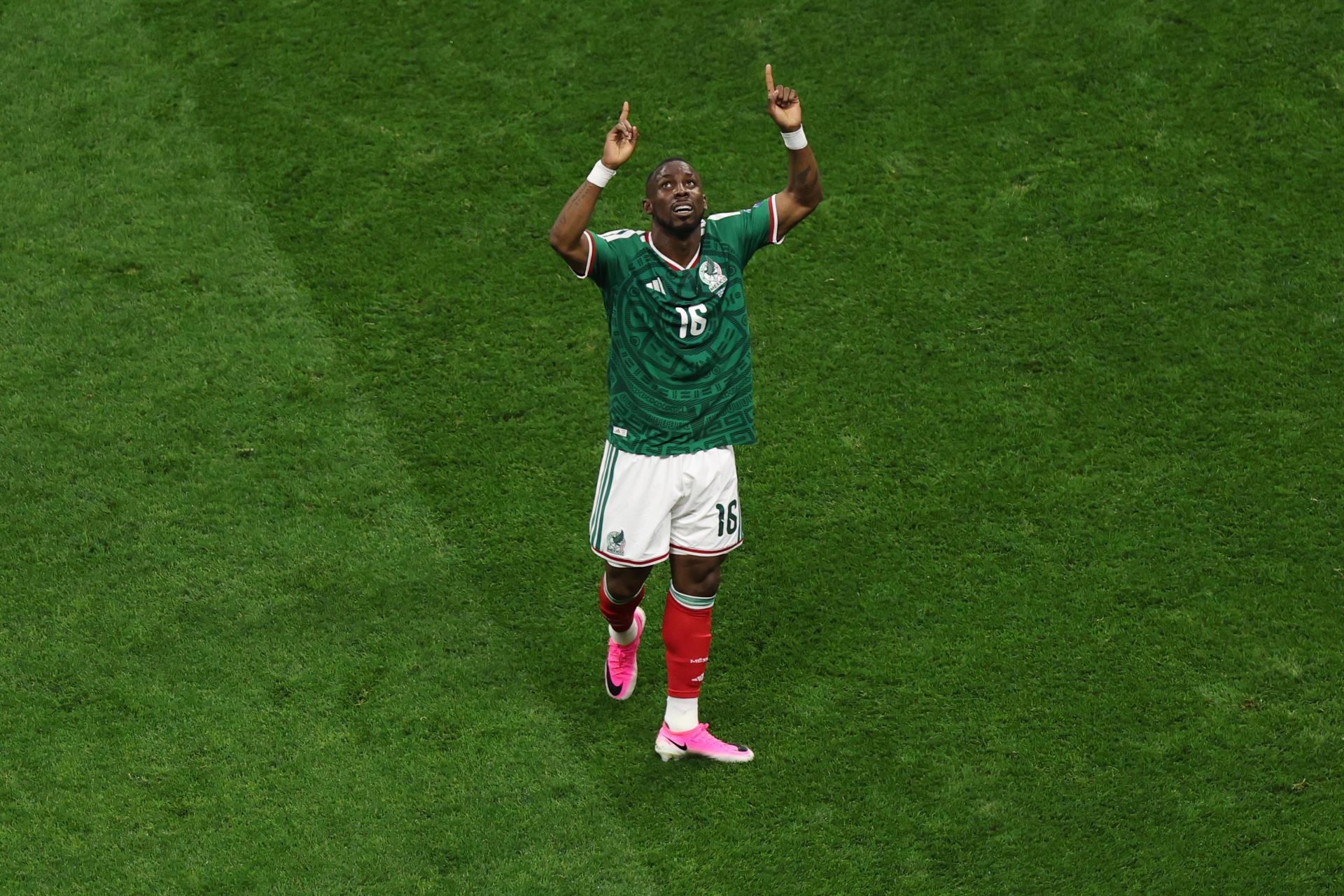 Julián Quiñones, quinto goleador de México en Mundiales; iguala a Blanco y Márquez Julián Quiñones, quinto goleador de México en Mundiales; iguala a Blanco y Márquez