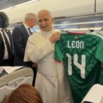 Video: León XIV recibe playera de la Selección Mexicana