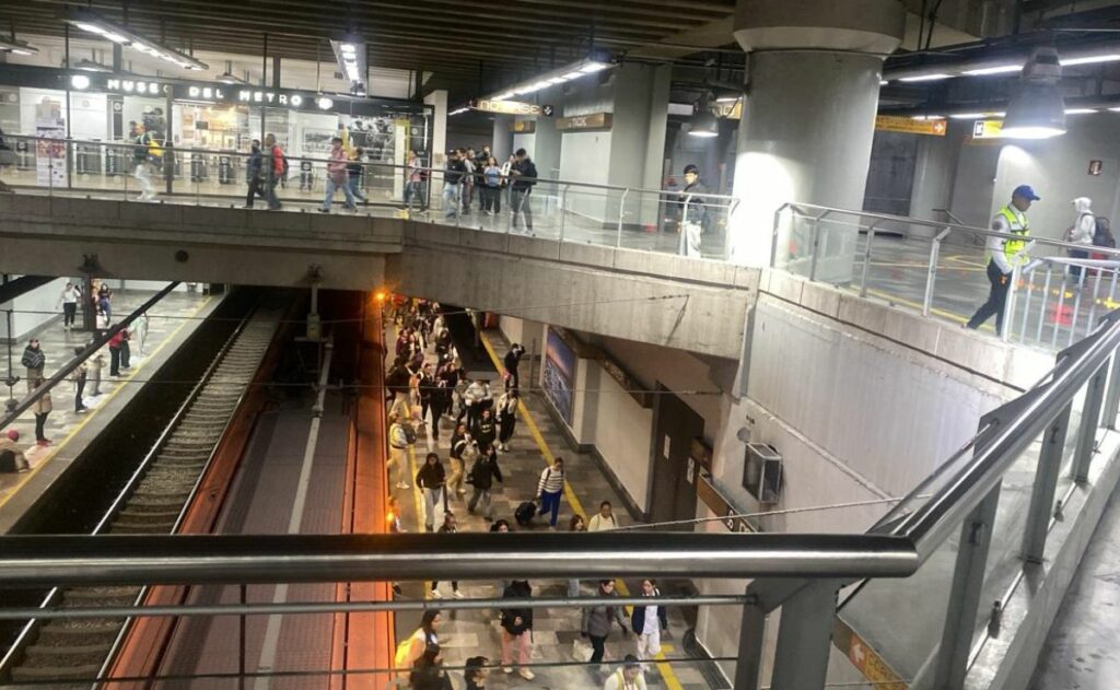 Metro CDMX, con afluencia alta y retrasos en cuatro líneas