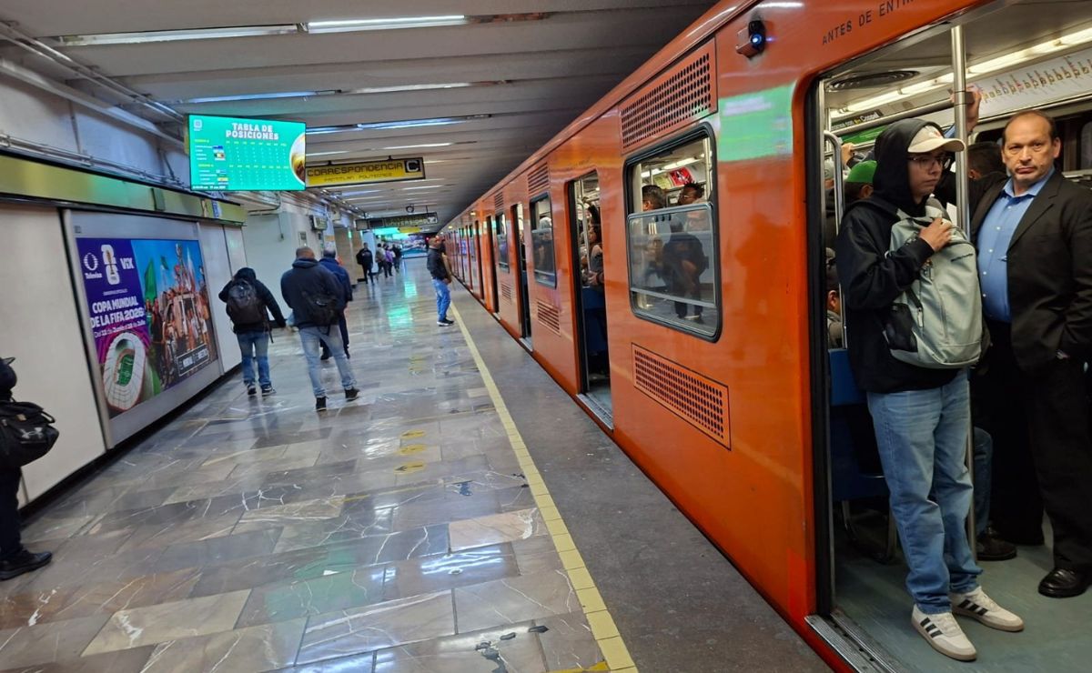 Metro CDMX reporta afluencia alta y retrasos en dos líneas