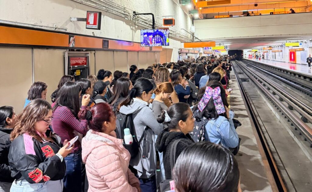 Metro CDMX reporta afluencia moderada pero marcha de trenes constante