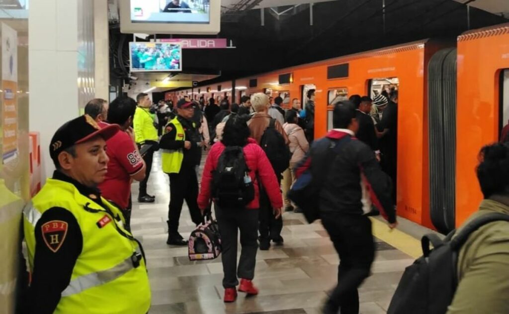 Retiro de tren retrasa servicio en el Metro CDMX