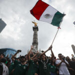 Lluvia, cánticos y banderas: así festejó CDMX el triunfo de México en el Mundial