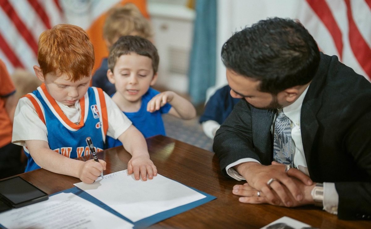Mamdani acuerda con niños de Nueva York “suprimir la hora de dormir” para que vean a los Knicks en Finales de NBA Mamdani acuerda con niños de Nueva York “suprimir la hora de dormir” para que vean a los Knicks en Finales de NBA