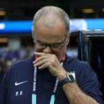 Tensión en Uruguay: Jugadores habrÍan cuestionado a Bielsa a horas del partido contra España