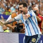 Él es Joaquín Bruno, el periodista que protagonizó un viral festejo junto a Messi frente a Austria