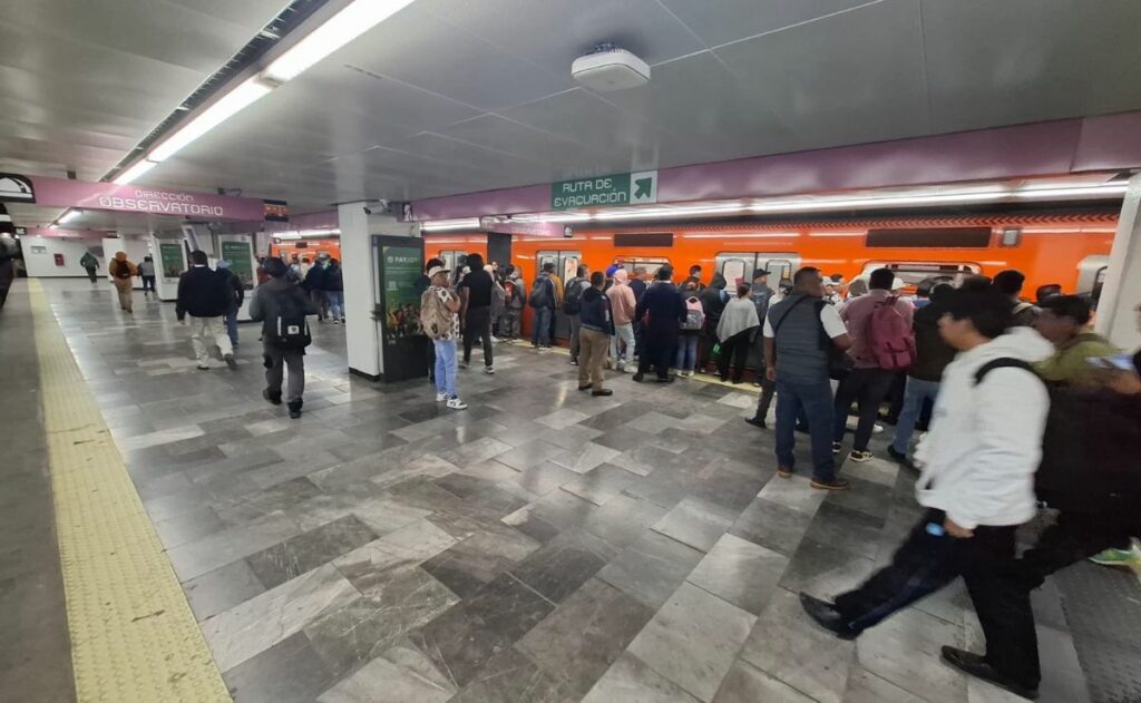Metro CDMX, con avance lento y dosificación de usuarios en 7 líneas