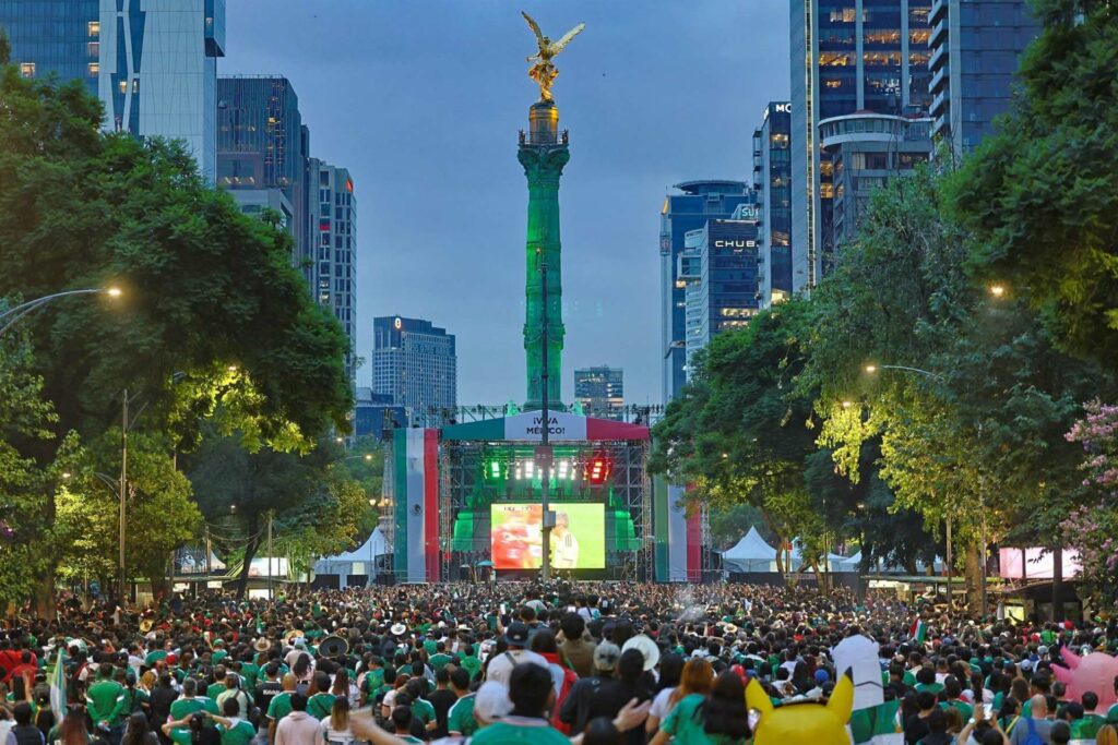 Gobierno CDMX colocará más pantallas para el México vs Ecuador; serán 39 entre el Zócalo y Paseo de la Reforma