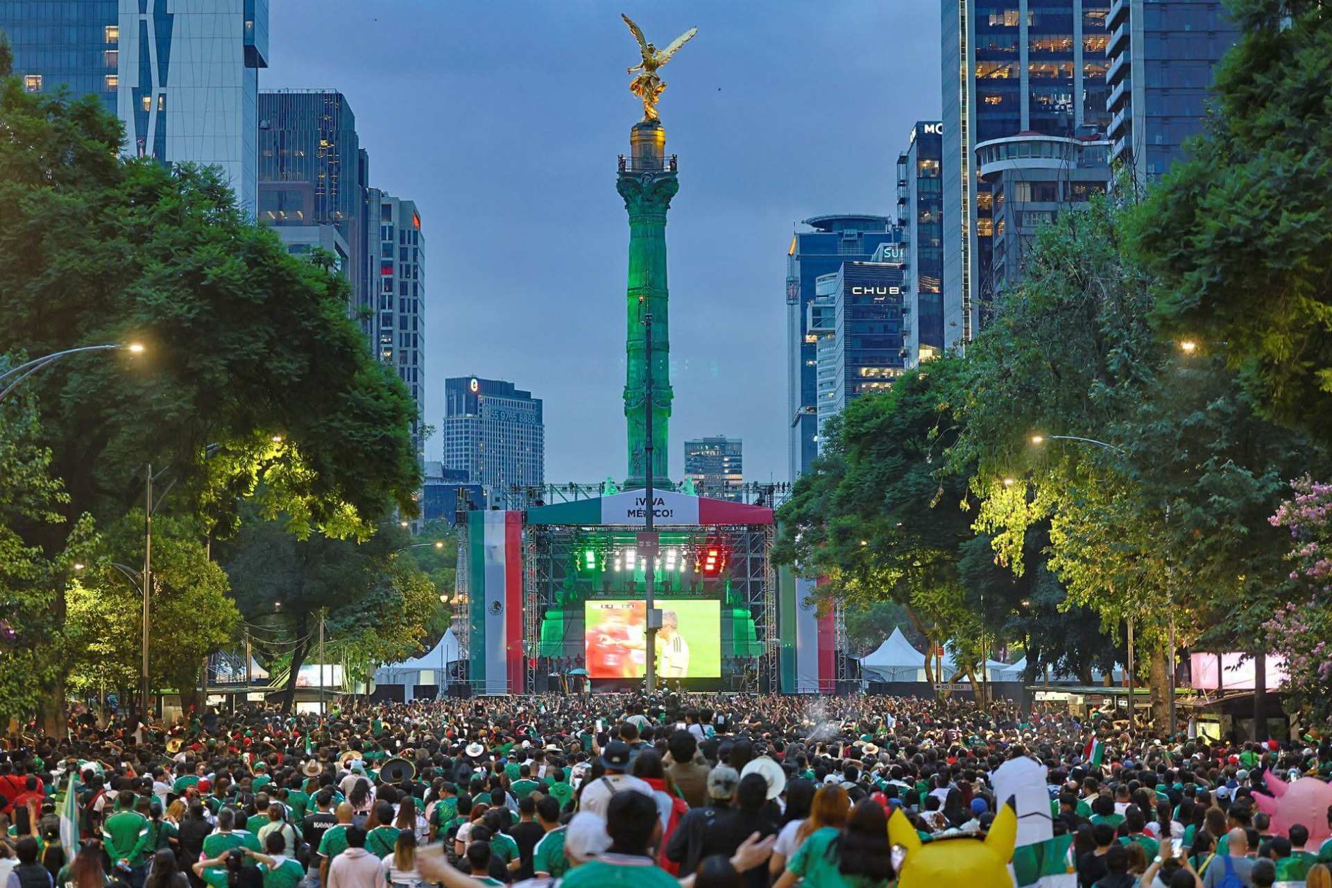 Gobierno CDMX colocará más pantallas para el México vs Ecuador; serán 39 entre el Zócalo y Paseo de la Reforma