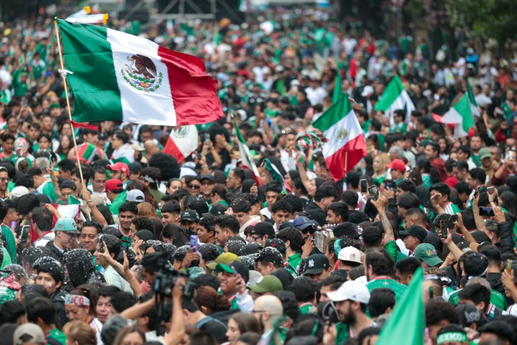 CDMX: Celebran más de 800 mil personas tercera victoria de México en el Mundial