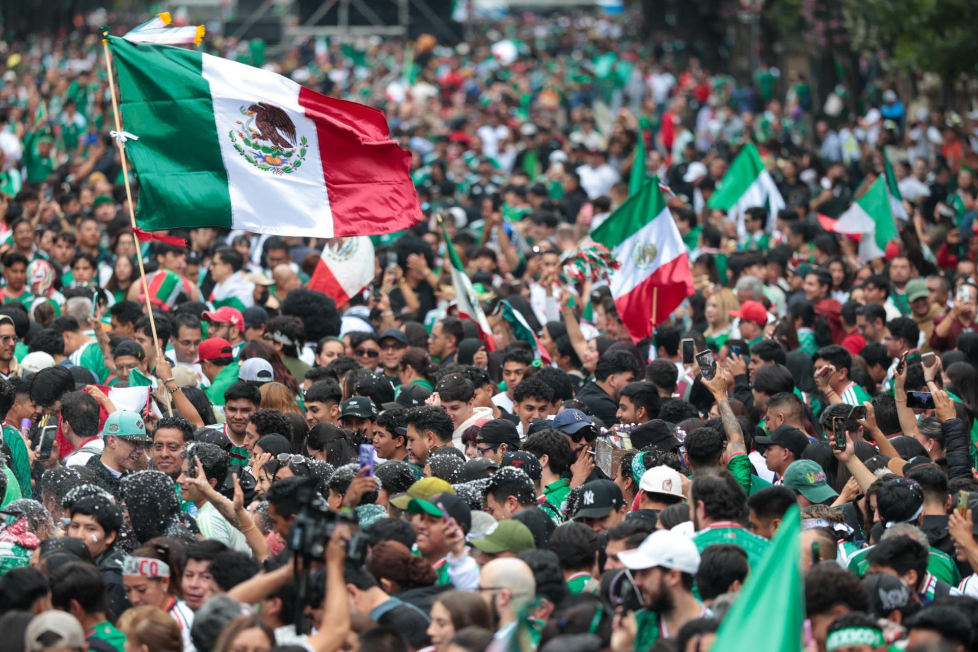 CDMX: Celebran más de 800 mil personas tercera victoria de México en el Mundial