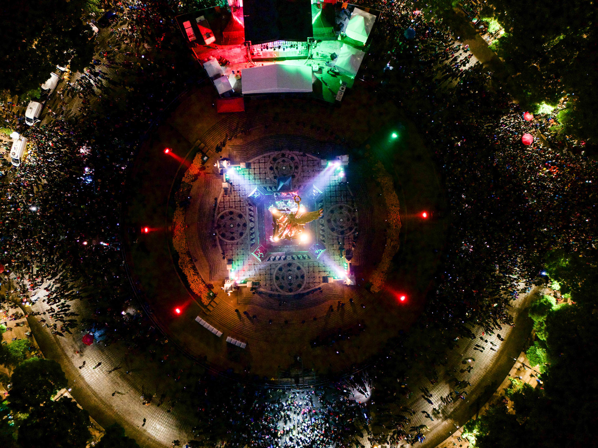 Pase de México a 16vos del Mundial congrega a 400 mil personas en el Ángel de la Independencia Pase de México a 16vos del Mundial congrega a 400 mil personas en el Ángel de la Independencia
