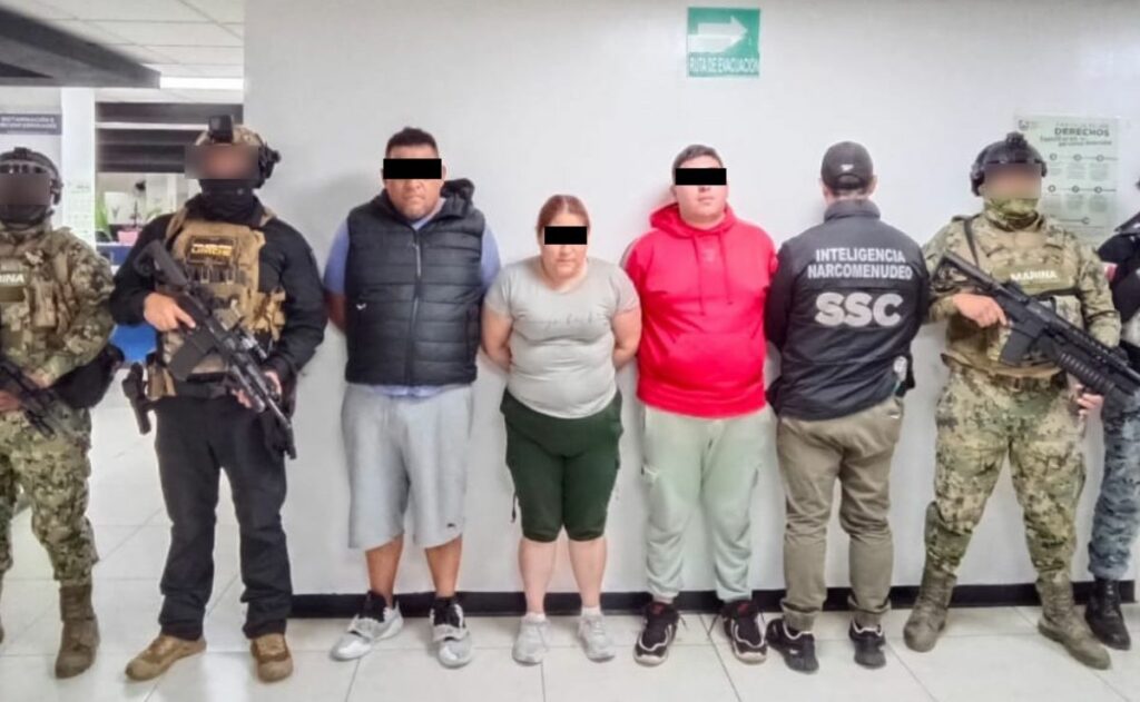 Detienen en Iztapalapa a tres miembros de Los Tanzanios