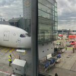 Video: Colapsa tren de aterrizaje de avión en aeropuerto de Frankfurt; hay heridos