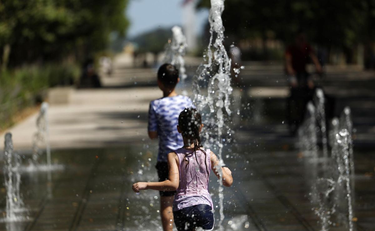 Dos niños muertos durante ola de calor en Francia; estaban dentro de un auto Dos niños muertos durante ola de calor en Francia; estaban dentro de un auto