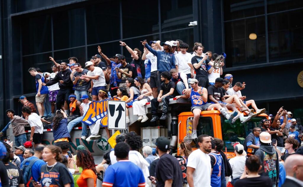 Nueva York celebra a los Knicks con desfile histórico tras su primer título desde 1973 - nueva-york-celebra-a-los-knicks-con-desfile-historico-tras-su-primer-titulo-desde-1973-1024x631