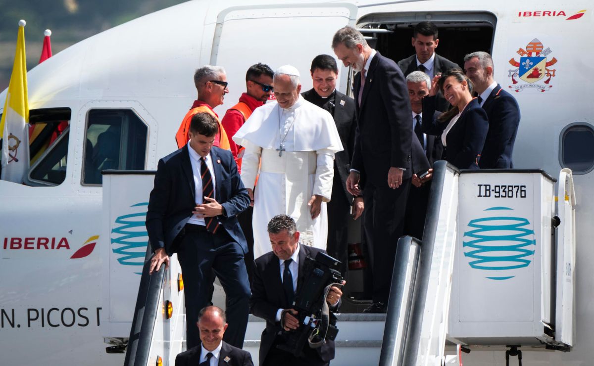 Problema técnico en el avión retrasa la salida del papa León XIV de España Problema técnico en el avión retrasa la salida del papa León XIV de España