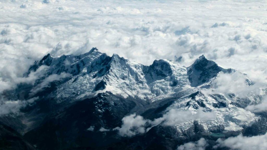 Perú confirma la muerte de un mexicano y una canadiense en alud en un nevado de los Andes