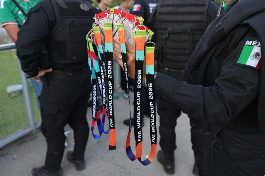 Detienen a 10 con acreditaciones falsas para entrar al México vs Corea del Sur