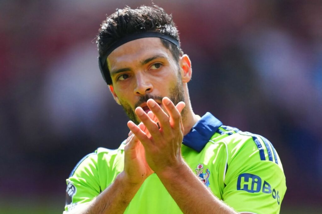 Fulham confirma la salida del mexicano Raúl Jiménez