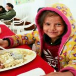 Reportan a niña encerrada y asustada dentro de un vehículo en Puebla