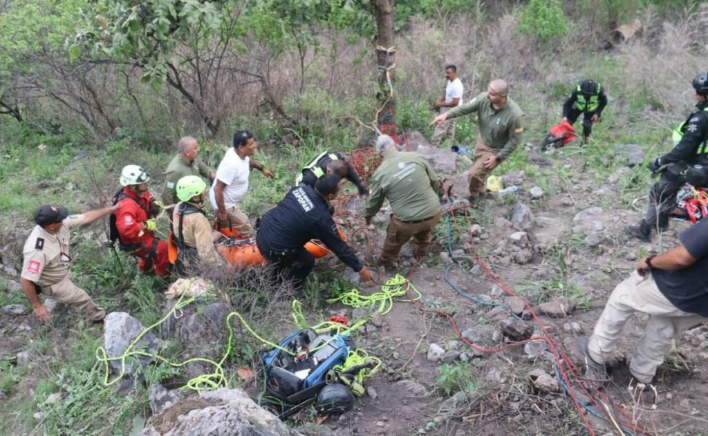 Jóvenes escapan de anexo y caen a barranco en Zapopan; rescataron a dos