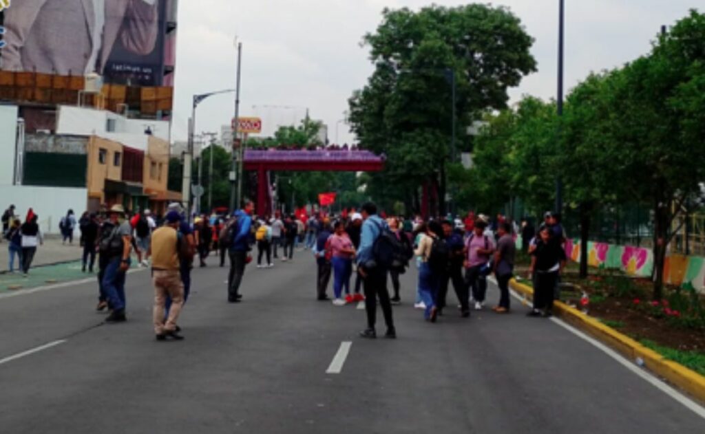 CNTE desiste de marcha hacia el Estadio CDMX ante bloqueo policial