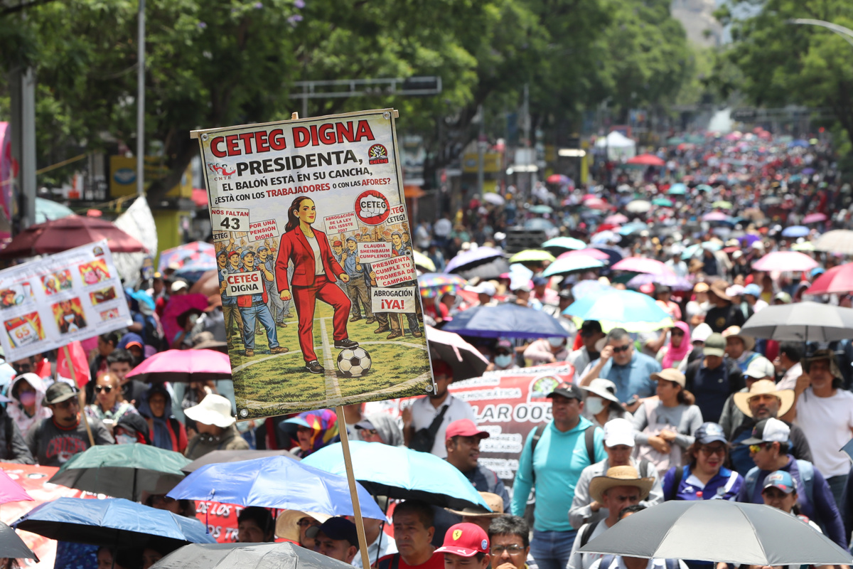 Segob insiste en diálogo con la CNTE y llama a manifestarse pacíficamente Segob insiste en diálogo con la CNTE y llama a manifestarse pacíficamente