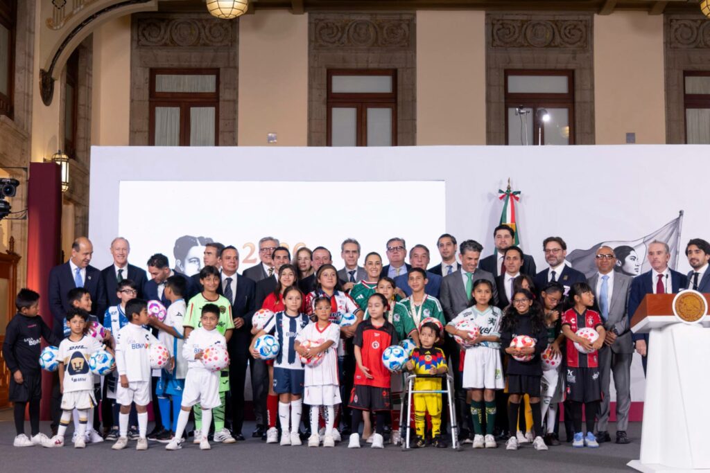 “Inicia una etapa distinta del futbol mexicano”: Sheinbaum y FMF presentan Estrategia Nacional de Formación