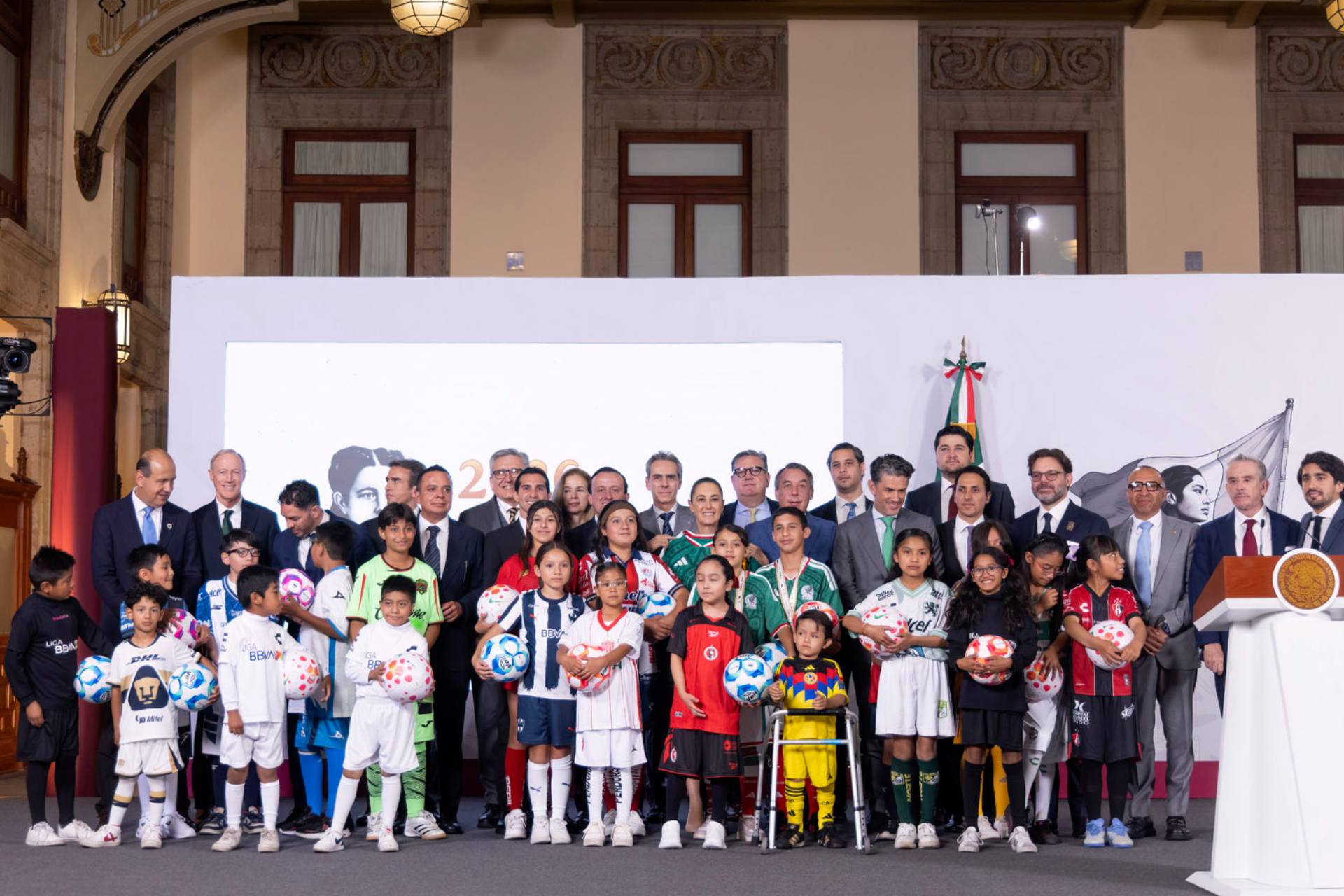 “Inicia una etapa distinta del futbol mexicano”: Sheinbaum y FMF presentan Estrategia Nacional de Formación