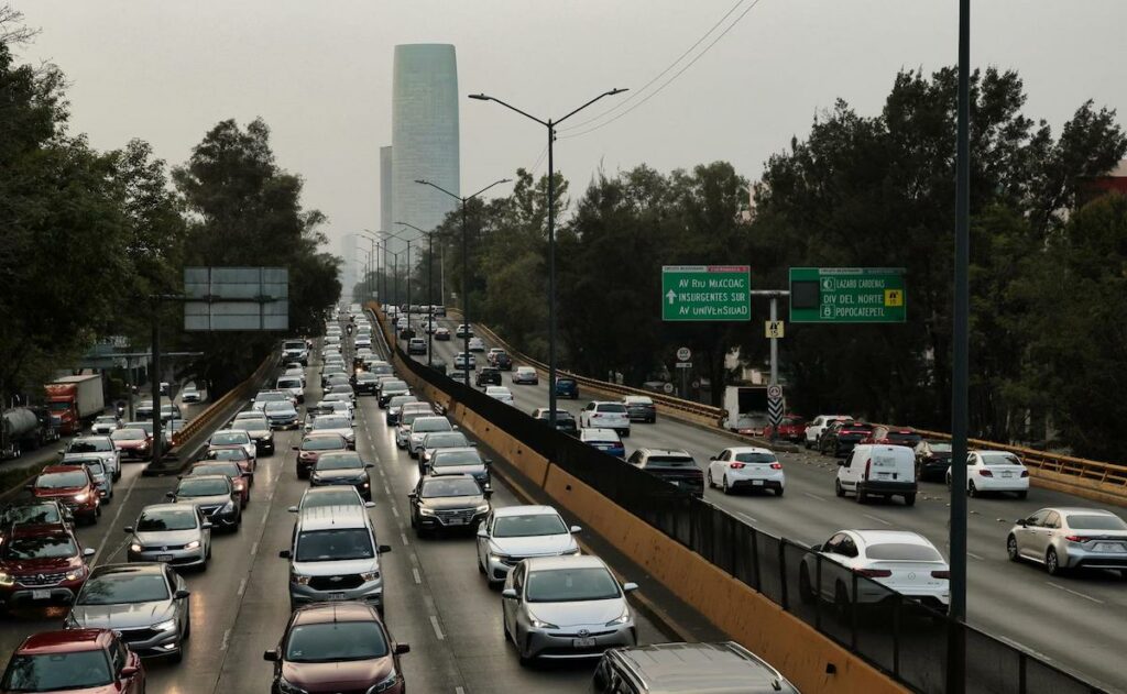 Suspenden control vehicular en CDMX por falla, pero licencias permanentes siguen operando