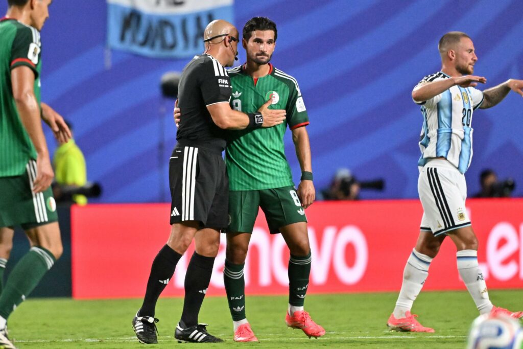 Argelia presenta una queja ante FIFA por el arbitraje del partido ante Argentina