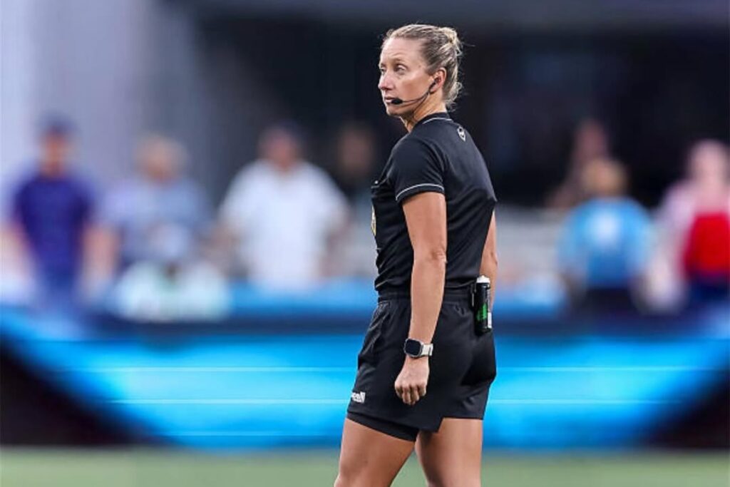 Tori Penso, segunda árbitra que pitará un partido de Mundial varonil