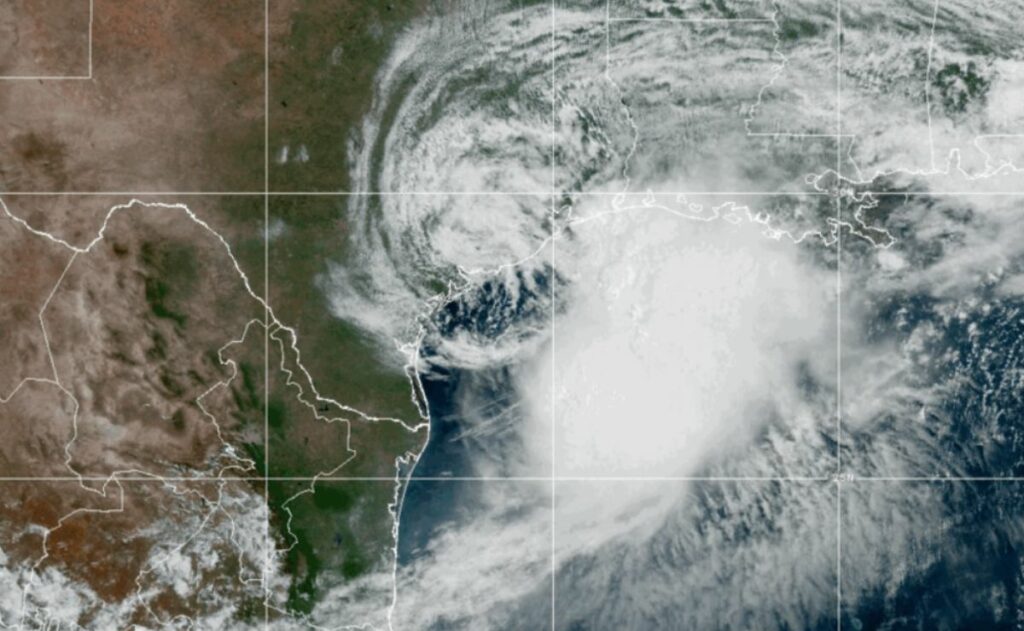 Se forma la tormenta tropical ‘Arthur’; advierten “inundaciones que amenazan la vida”