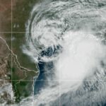 Se forma la tormenta tropical ‘Arthur’; advierten “inundaciones que amenazan la vida”
