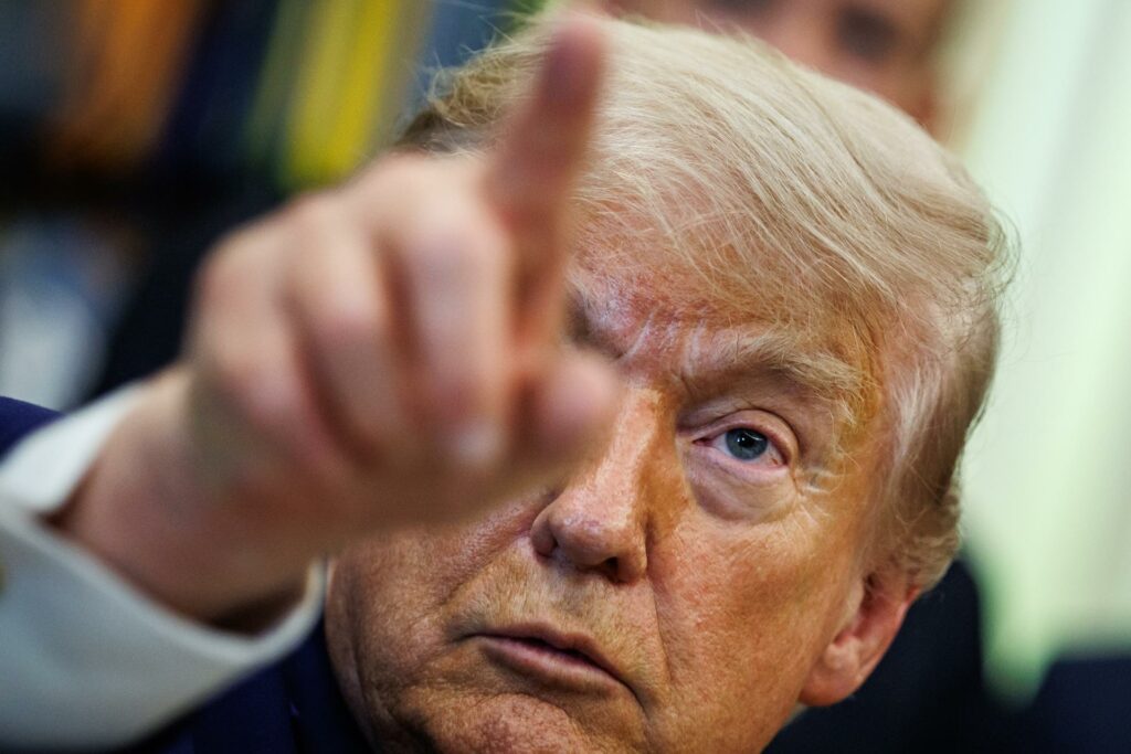 Trump anuncia represalias contra Irán por derribar un helicóptero estadounidense