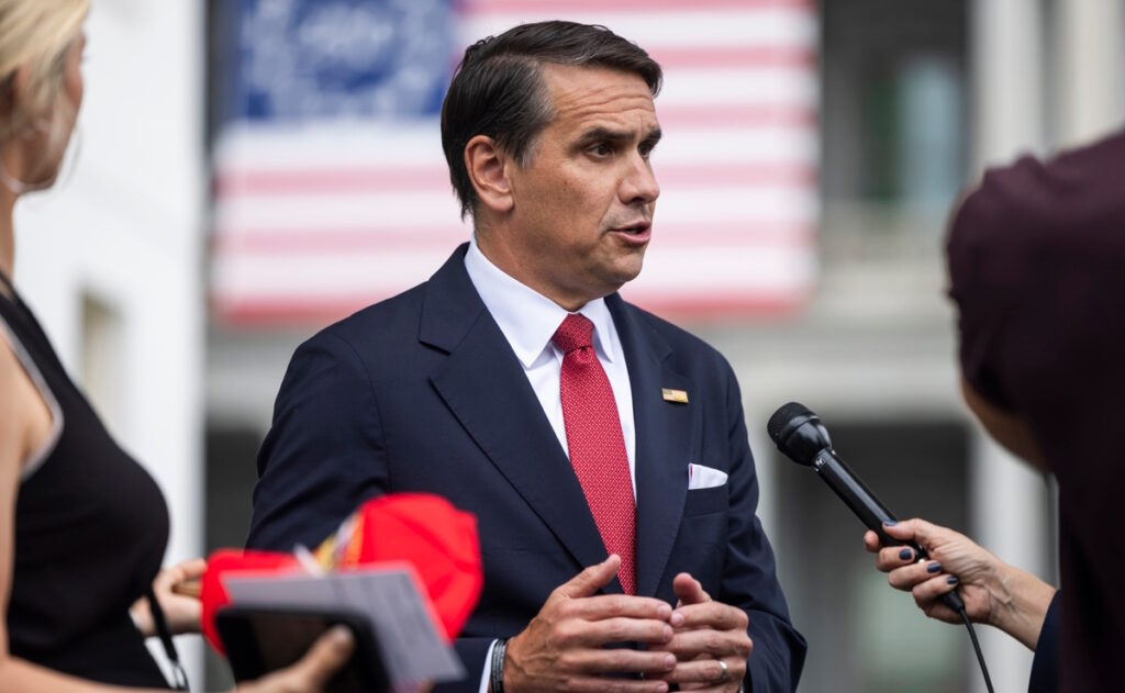 Trump oficializa nominación de Todd Blanche como fiscal general de Estados Unidos
