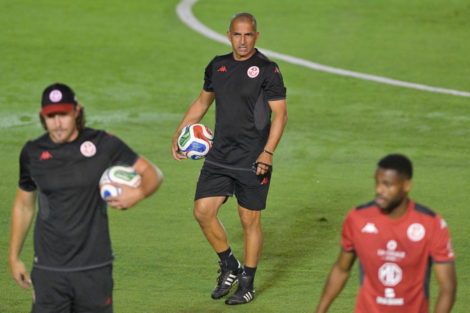 Túnez despide a su técnico tras la goleada ante Suecia en Monterrey Túnez despide a su técnico tras la goleada ante Suecia en Monterrey