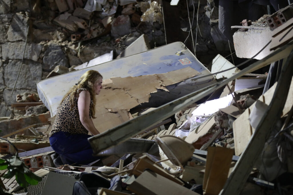 Venezuela reporta 32 muertos y más de 700 heridos tras doble sismo
