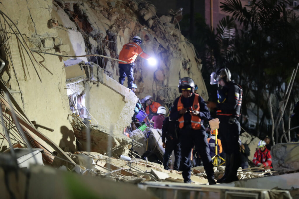 Venezuela reporta 32 muertos y más de 700 heridos tras doble sismo - venezuela-reporta-32-muertos-y-mas-de-700-heridos-tras-doble-sismo-3-1024x683