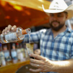 Caída de precios de agave deja campos abandonados y plagas, dicen tequileros