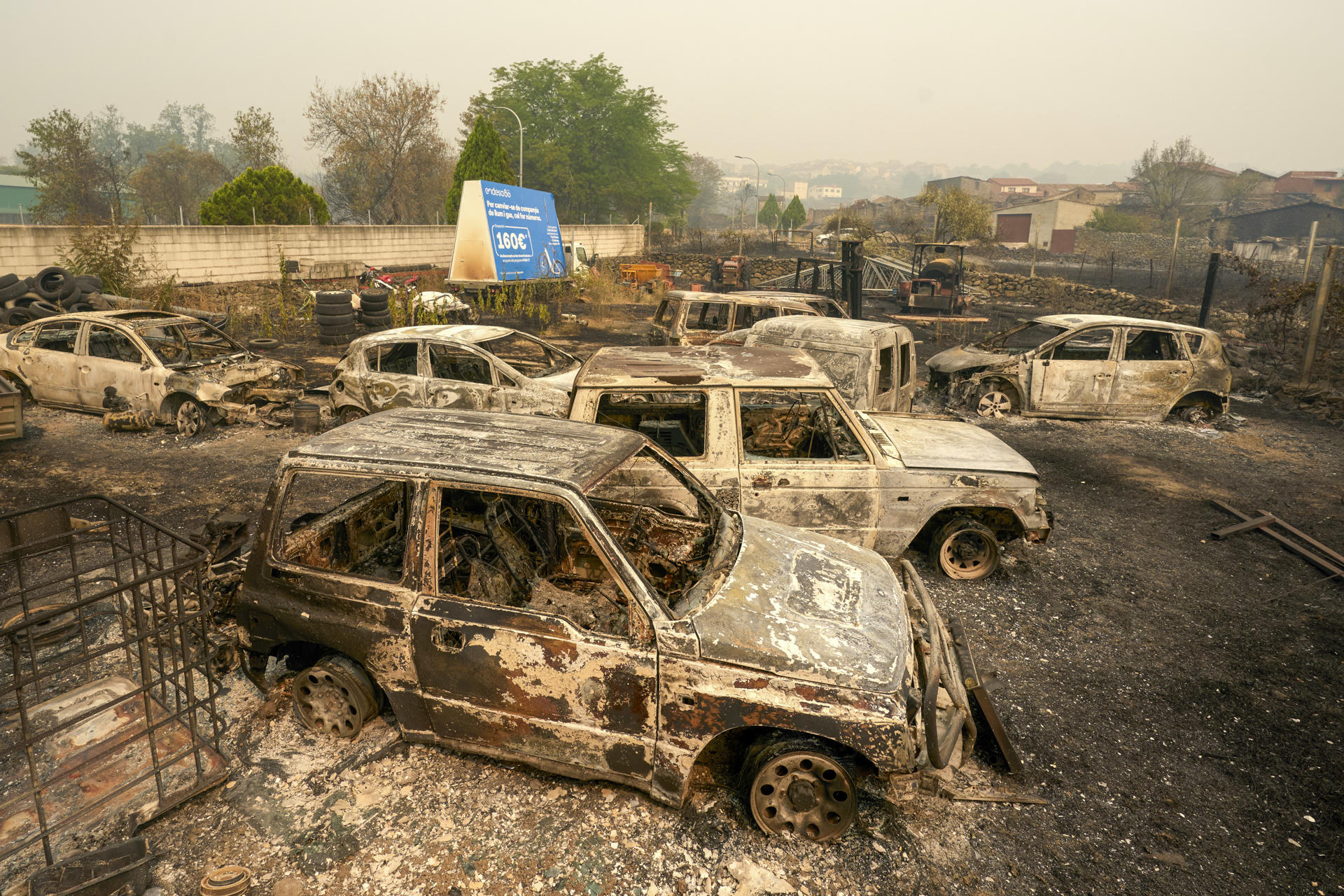 España afronta “horas difíciles” contra el fuego por una nueva ola de calor