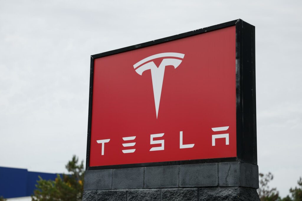 Tesla ganó mil 114 millones de dólares en el segundo trimestre, un 5 % interanual menos