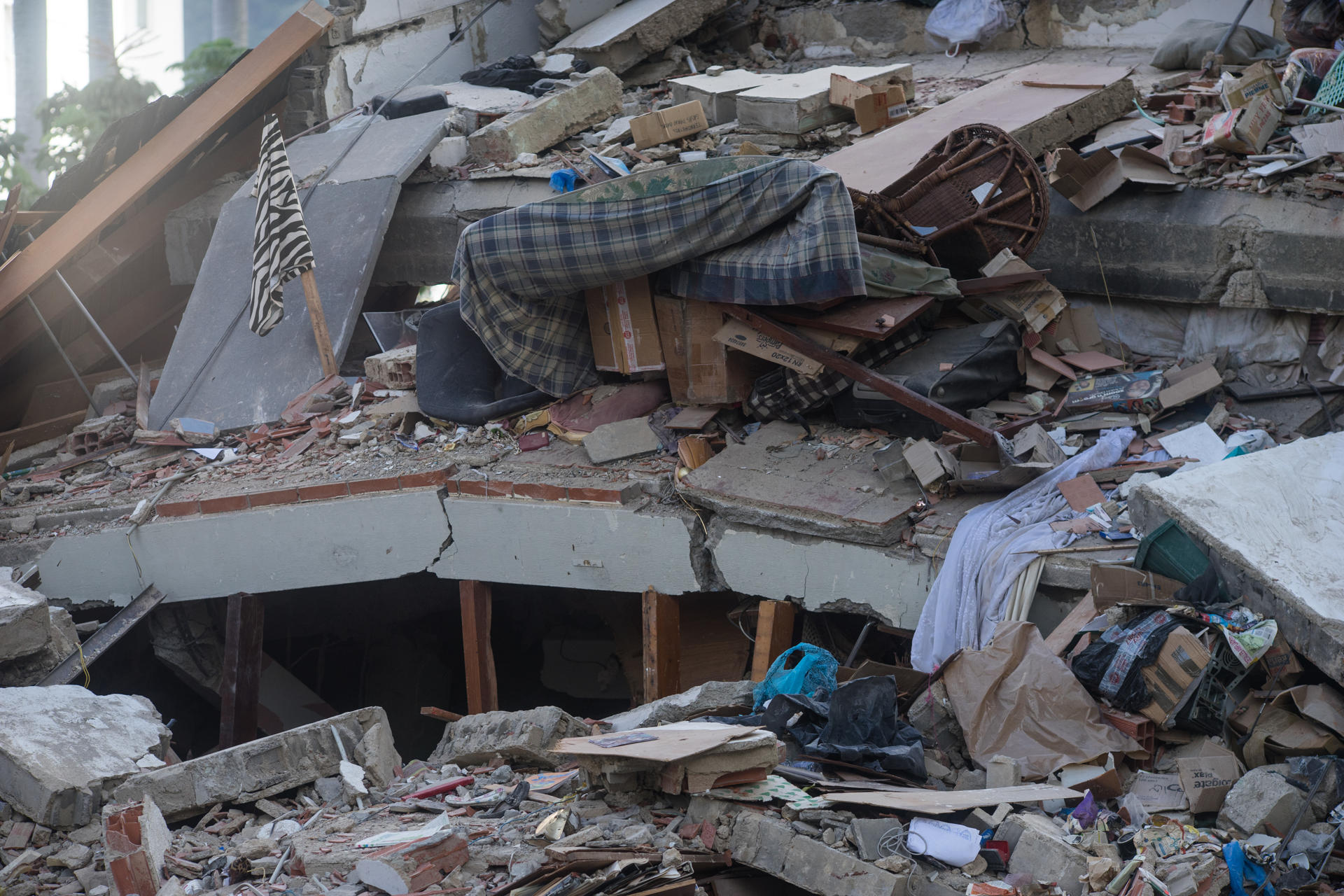 Colapsa parcialmente un colegio en Caracas nueve días después de los potentes terremotos Colapsa parcialmente un colegio en Caracas nueve días después de los potentes terremotos